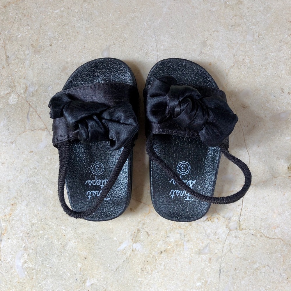 Baby Sandals 🖤